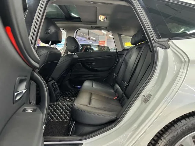 BMW 3 Series GT 2019 320i Fashionable interior photo 18