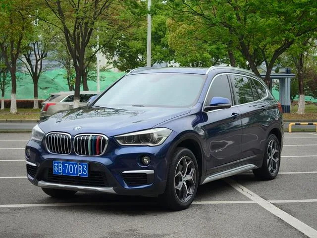 BMW X1 2018 sDrive18Li Type de luxe extérieur photo 1 BMW X1 2018 sDrive18Li Type de luxe extérieur photo 1