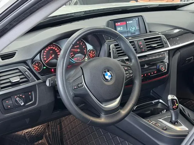 BMW 3 Series GT 2018 320i Модный тип экстерьер фото 5 BMW 3 Series GT 2018 320i Модный тип экстерьер фото 5