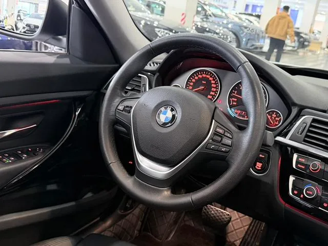 BMW 3 Series GT 2018 320i Модный тип интерьер фото 17 BMW 3 Series GT 2018 320i Модный тип интерьер фото 17