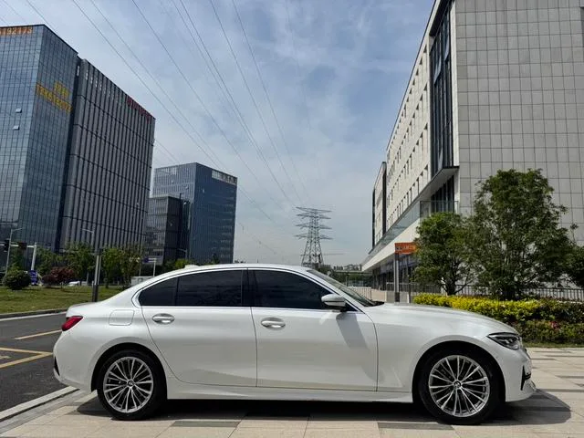BMW 3 Series 2020 325Li Primera versión exterior foto 4 BMW 3 Series 2020 325Li Primera versión exterior foto 4