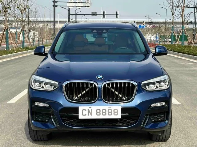 BMW X3 2018 xDrive30i Лидирующий M Спортивный костюм Страна VI экстерьер фото 2 BMW X3 2018 xDrive30i Лидирующий M Спортивный костюм Страна VI экстерьер фото 2
