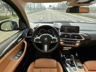 BMW X3 2018 xDrive30i Лидирующий M Спортивный костюм Страна VI интерьер фото 13 BMW X3 2018 xDrive30i Лидирующий M Спортивный костюм Страна VI интерьер фото 13