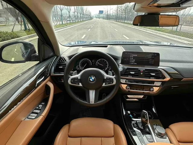BMW X3 2018 xDrive30i Лидирующий M Спортивный костюм Страна VI интерьер фото 13 BMW X3 2018 xDrive30i Лидирующий M Спортивный костюм Страна VI интерьер фото 13