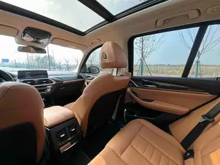 BMW X3 2018 xDrive30i Лидирующий M Спортивный костюм Страна VI интерьер фото 14 BMW X3 2018 xDrive30i Лидирующий M Спортивный костюм Страна VI интерьер фото 14