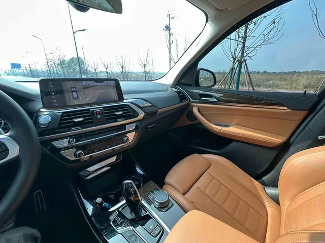 BMW X3 2018 xDrive30i Лидирующий M Спортивный костюм Страна VI интерьер фото 17 BMW X3 2018 xDrive30i Лидирующий M Спортивный костюм Страна VI интерьер фото 17