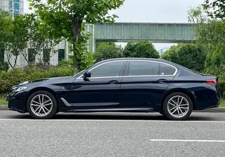 BMW 5 Series 2020 525Li M Sports suit exterior photo 5