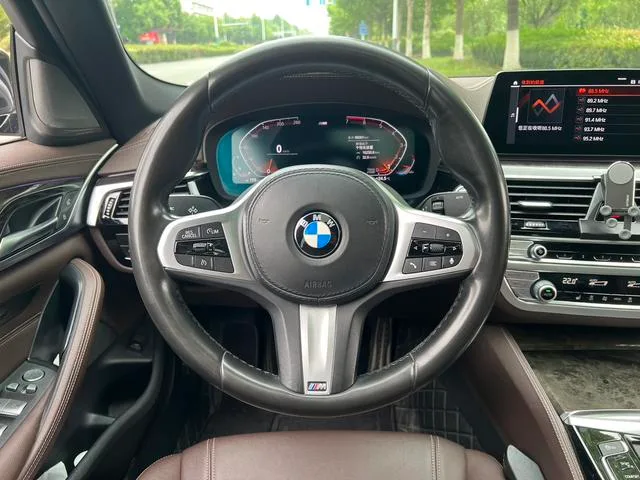 BMW 5 Series 2020 525Li M Sports suit interior photo 11