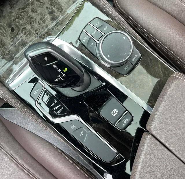 BMW 5 Series 2020 525Li M Sports suit interior photo 14