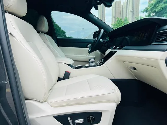Li Auto ONE 2021 Увеличение диапазона 6 Кресельная плита интерьер фото 15 Li Auto ONE 2021 Увеличение диапазона 6 Кресельная плита интерьер фото 15