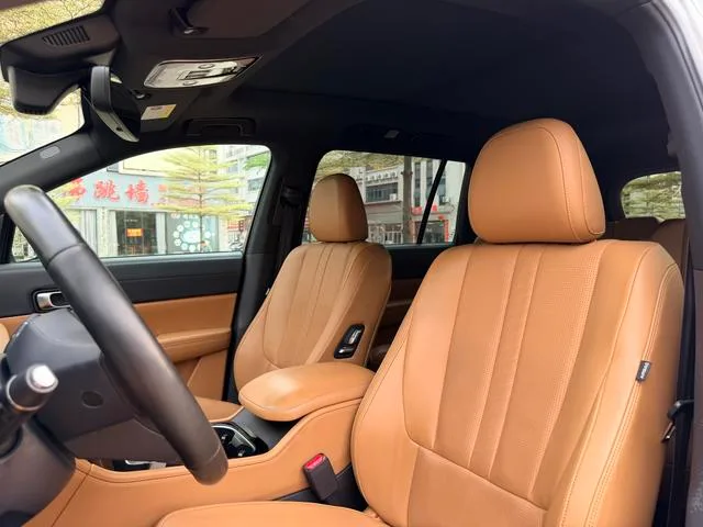 Li Auto ONE 2020 Увеличение диапазона 6 Кресельная плита интерьер фото 12 Li Auto ONE 2020 Увеличение диапазона 6 Кресельная плита интерьер фото 12