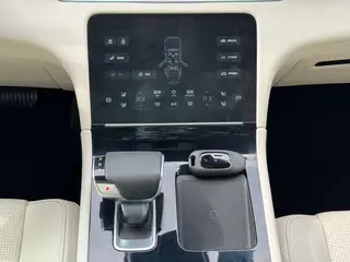 Li Auto ONE 2020 Extensión de rango 6 Placa del asiento interior foto 14 Li Auto ONE 2020 Extensión de rango 6 Placa del asiento interior foto 14