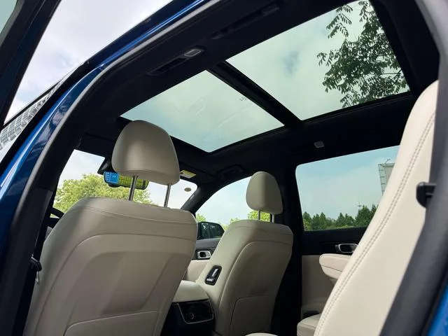 Li Auto ONE 2020 Extensión de rango 6 Placa del asiento interior foto 18 Li Auto ONE 2020 Extensión de rango 6 Placa del asiento interior foto 18