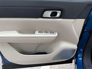 Li Auto ONE 2020 Extensión de rango 6 Placa del asiento interior foto 19 Li Auto ONE 2020 Extensión de rango 6 Placa del asiento interior foto 19
