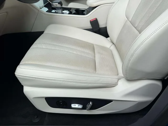 Li Auto ONE 2020 Extensión de rango 6 Placa del asiento interior foto 20 Li Auto ONE 2020 Extensión de rango 6 Placa del asiento interior foto 20
