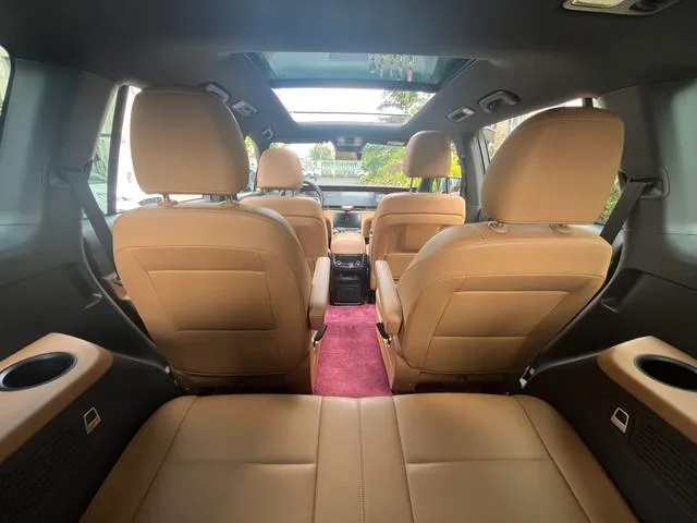 Li Auto ONE 2021 extended range 6 Seat plate interior photo 7
