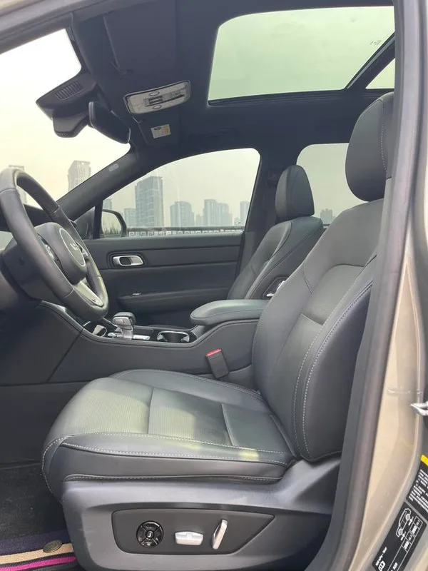 Li Auto ONE 2021 extended range 6 Seat plate exterior photo 4