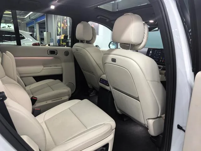 Li Auto L9 2025 Ultra Smart Rejuvenation New Edition interior photo 11 Li Auto L9 2025 Ultra Smart Rejuvenation New Edition interior photo 11