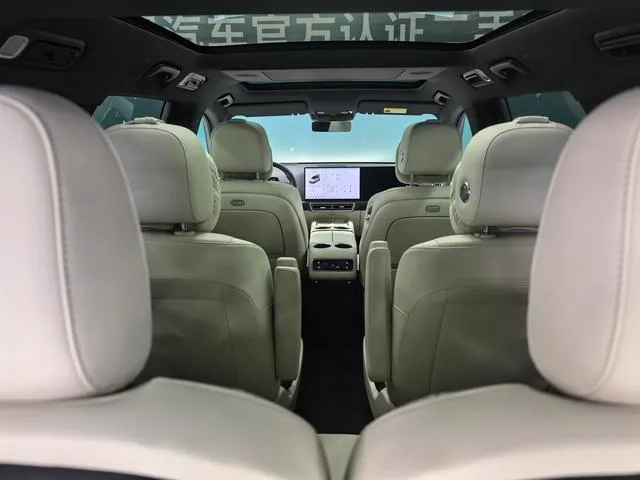 Li Auto L9 2025 Ultra Smart Rejuvenation New Edition interior photo 12 Li Auto L9 2025 Ultra Smart Rejuvenation New Edition interior photo 12