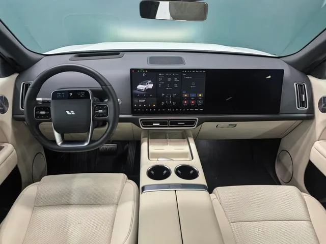Li Auto L9 2025 Ultra Smart Rejuvenation New Edition interior photo 13 Li Auto L9 2025 Ultra Smart Rejuvenation New Edition interior photo 13