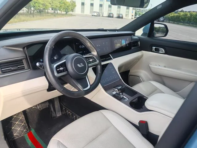 Li Auto ONE 2021 extended range 6 Seat plate exterior photo 4 Li Auto ONE 2021 extended range 6 Seat plate exterior photo 4