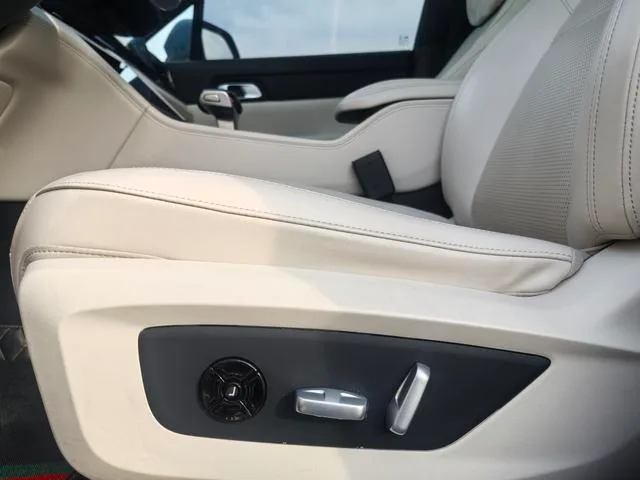 Li Auto ONE 2021 extended range 6 Seat plate exterior photo 5 Li Auto ONE 2021 extended range 6 Seat plate exterior photo 5