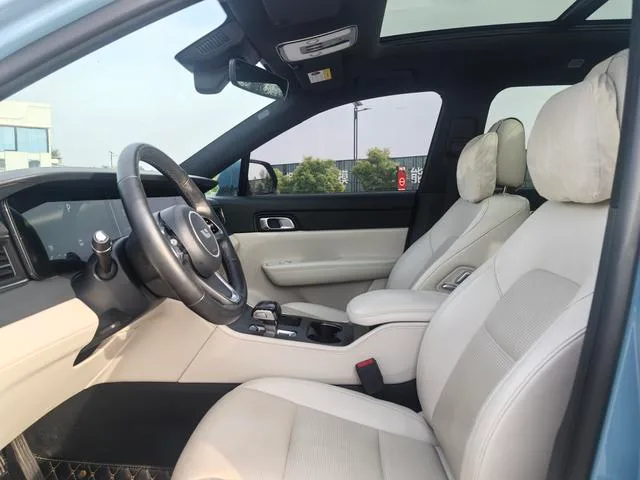 Li Auto ONE 2021 extended range 6 Seat plate exterior photo 6 Li Auto ONE 2021 extended range 6 Seat plate exterior photo 6