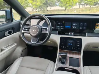Li Auto ONE 2021 extended range 6 Seat plate interior photo 9 Li Auto ONE 2021 extended range 6 Seat plate interior photo 9