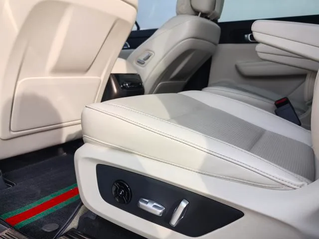 Li Auto ONE 2021 extended range 6 Seat plate interior photo 10 Li Auto ONE 2021 extended range 6 Seat plate interior photo 10