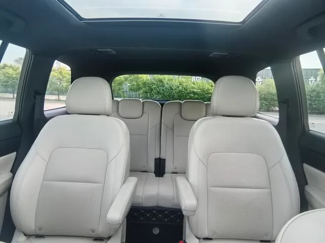 Li Auto ONE 2021 extended range 6 Seat plate interior photo 11 Li Auto ONE 2021 extended range 6 Seat plate interior photo 11