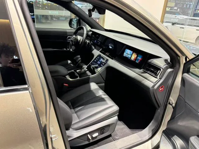 Li Auto ONE 2020 extended range 6 Seat plate interior photo 15 Li Auto ONE 2020 extended range 6 Seat plate interior photo 15