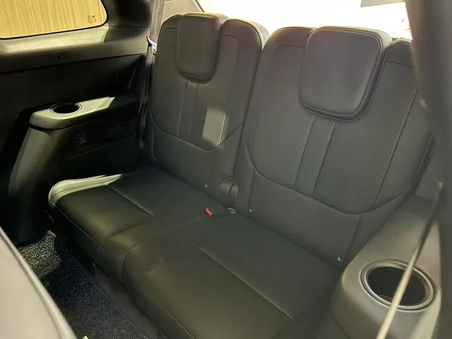 Li Auto ONE 2020 extended range 6 Seat plate interior photo 19 Li Auto ONE 2020 extended range 6 Seat plate interior photo 19