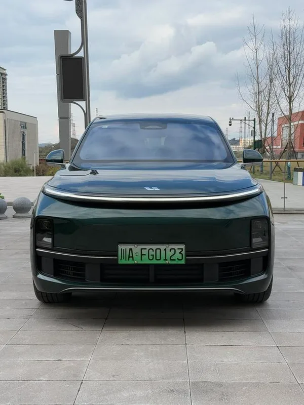 Li Auto L8 2023 Pro Версия экстерьер фото 2 Li Auto L8 2023 Pro Версия экстерьер фото 2