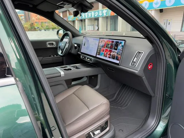 Li Auto L8 2023 Pro Версия интерьер фото 10 Li Auto L8 2023 Pro Версия интерьер фото 10