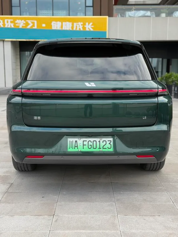 Li Auto L8 2023 Pro Версия интерьер фото 14 Li Auto L8 2023 Pro Версия интерьер фото 14