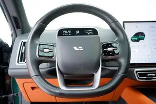 Li Auto L8 2023 Pro Edición interior foto 17