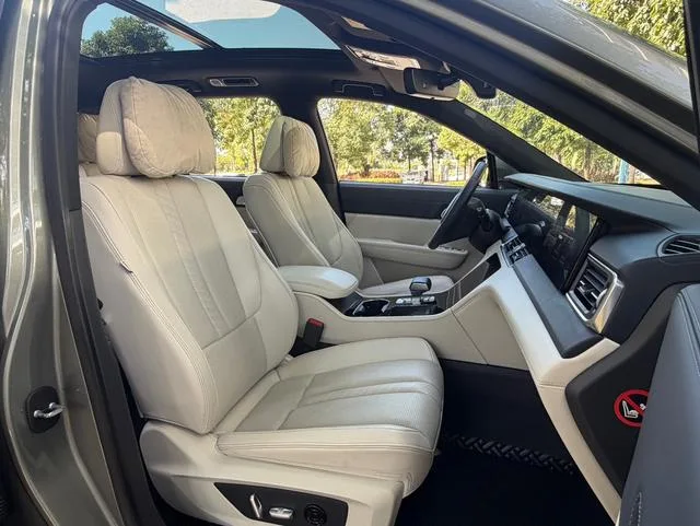 Li Auto ONE 2020 Extensión de rango 6 Placa del asiento interior foto 15