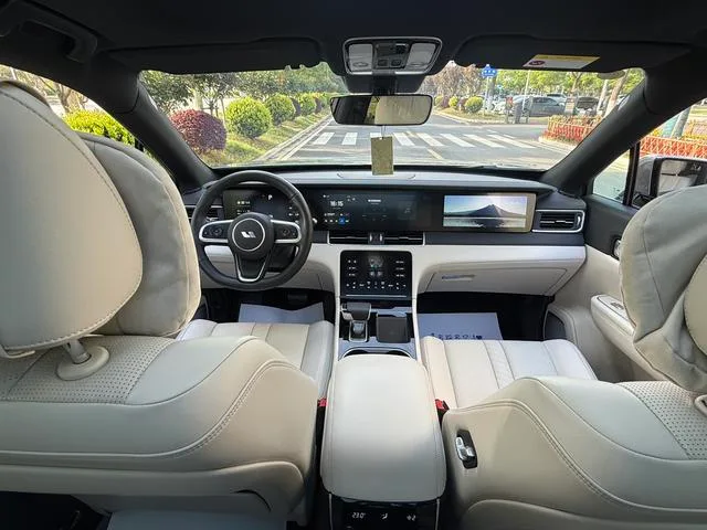 Li Auto ONE 2020 extended range 6 Seat plate interior photo 11 Li Auto ONE 2020 extended range 6 Seat plate interior photo 11