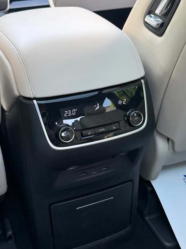 Li Auto ONE 2020 extended range 6 Seat plate interior photo 15 Li Auto ONE 2020 extended range 6 Seat plate interior photo 15