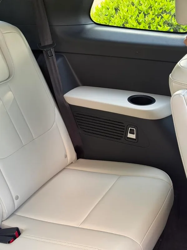 Li Auto ONE 2020 extended range 6 Seat plate interior photo 20 Li Auto ONE 2020 extended range 6 Seat plate interior photo 20