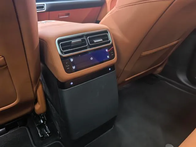 Li Auto L6 2025 Max Smart Rejuvenation New Edition interior photo 13 Li Auto L6 2025 Max Smart Rejuvenation New Edition interior photo 13