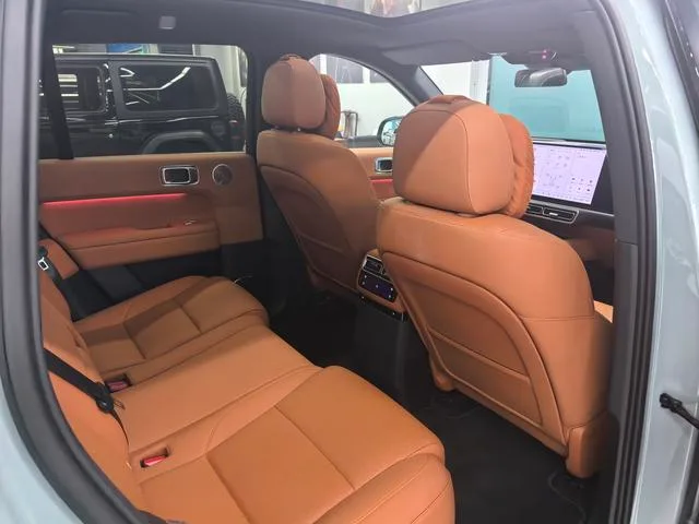 Li Auto L6 2025 Max Smart Rejuvenation New Edition interior photo 14 Li Auto L6 2025 Max Smart Rejuvenation New Edition interior photo 14