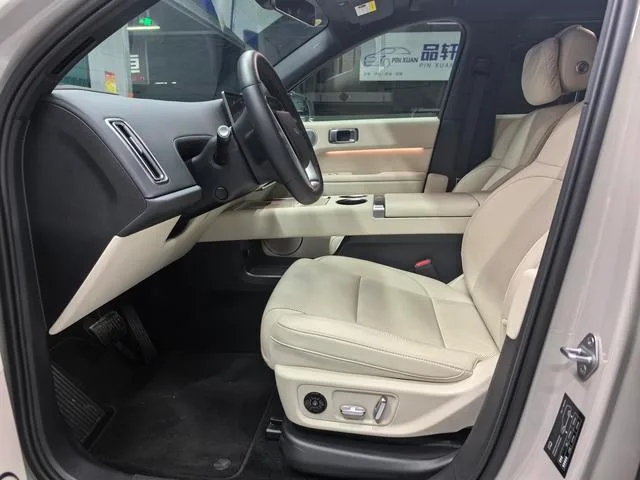 Li Auto L6 2025 Pro Smart Rejuvenation New Edition interior photo 11 Li Auto L6 2025 Pro Smart Rejuvenation New Edition interior photo 11