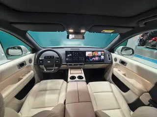 Li Auto L6 2025 Pro Smart Rejuvenation New Edition interior photo 14 Li Auto L6 2025 Pro Smart Rejuvenation New Edition interior photo 14