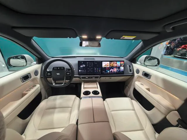 Li Auto L6 2025 Pro Smart Rejuvenation New Edition interior photo 14 Li Auto L6 2025 Pro Smart Rejuvenation New Edition interior photo 14