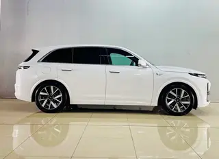 Li Auto L7 2023 Pro version exterior photo 4