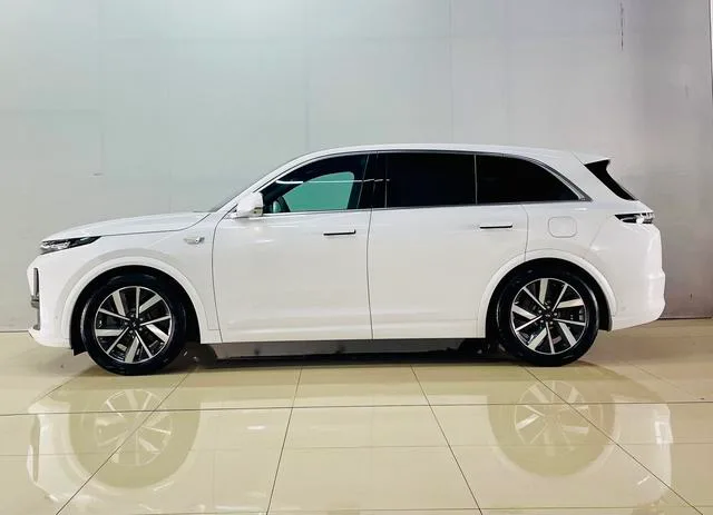 Li Auto L7 2023 Pro version exterior photo 5