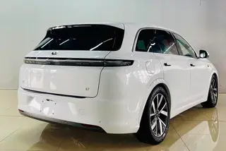 Li Auto L7 2023 Pro version exterior photo 6