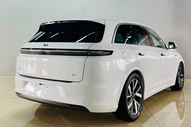 Li Auto L7 2023 Pro version exterior photo 6