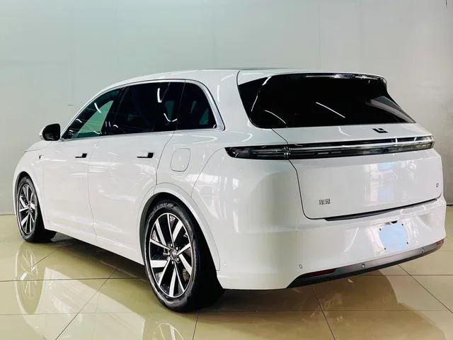 Li Auto L7 2023 Pro version exterior photo 8